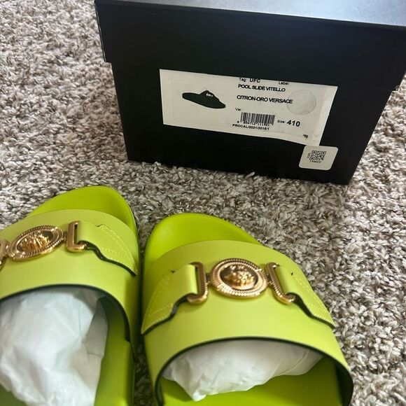 Versace medusa head green pool slides size 8 NIB - Picture 6 of 6